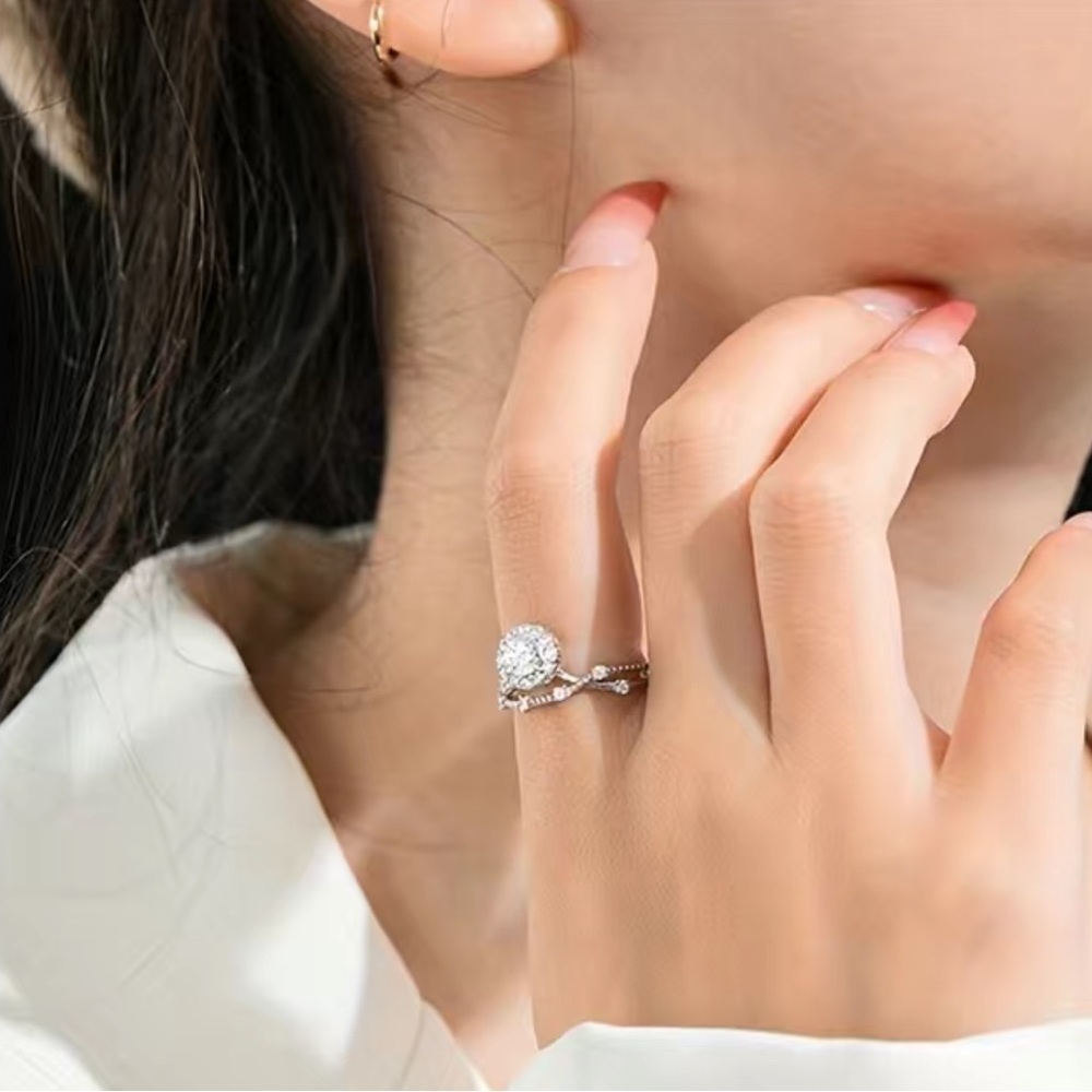 Gorgeous 1CT Sterling Silver Moissanite Ring - Picture 5 of 6